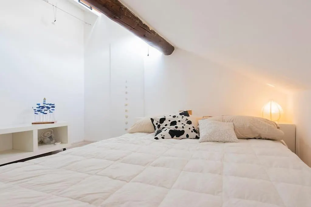 Appartamento Design&Terrazzo A 5 Min Dal Centro - Laura'S House Milano 0*,  Italia